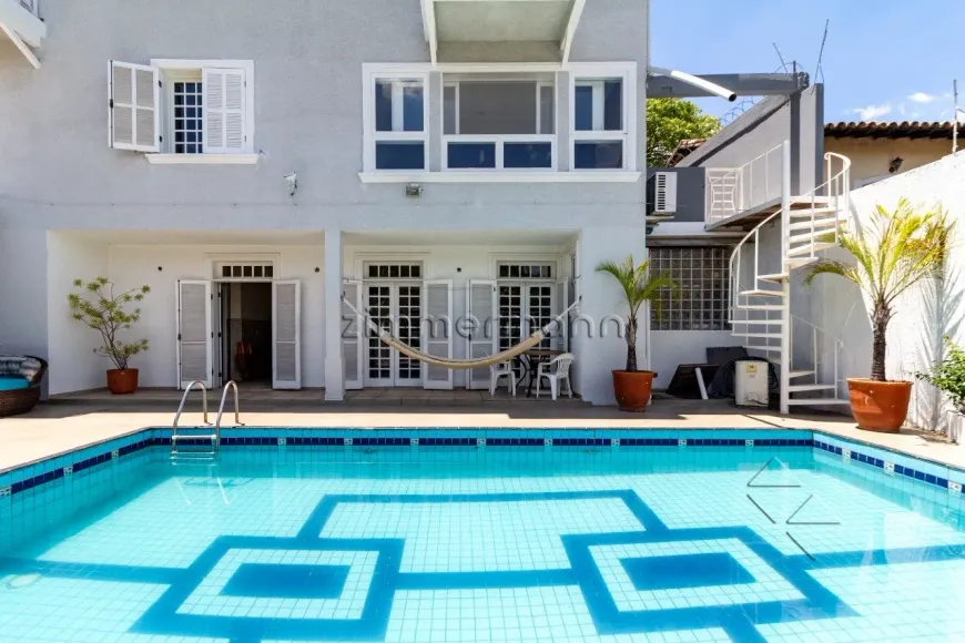 Foto do imóvel - Sobrado à venda com 4 quartos, 4 suítes, 6 banheiros, 8 vagas na garagem e piscina no.