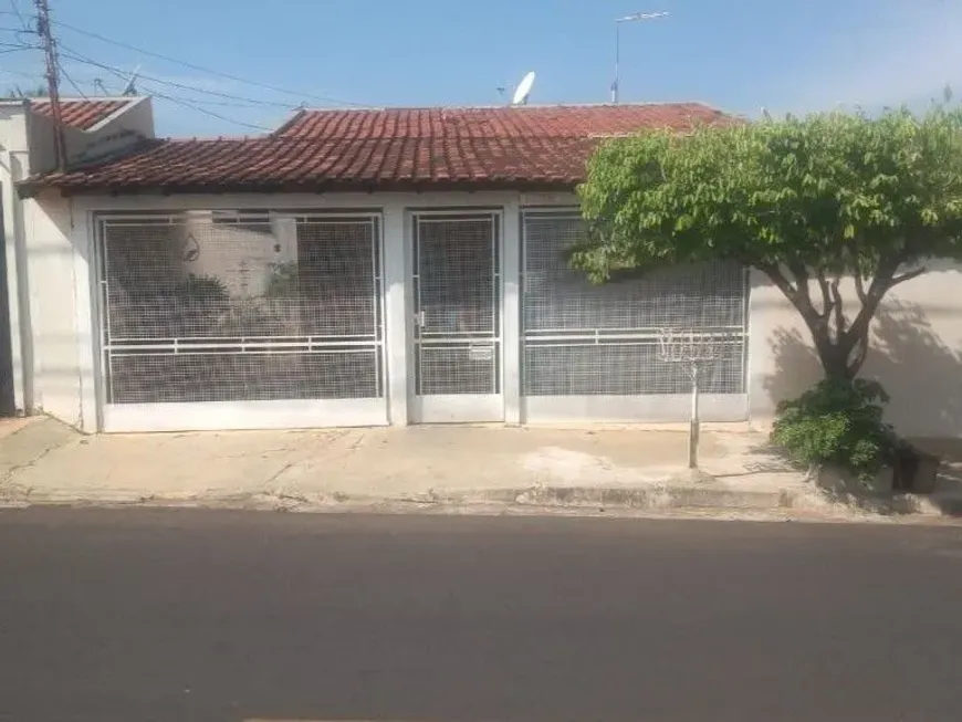 Foto do imóvel - Casa à venda com 2 quartos, 2 banheiros e 2 vagas na garagem de 250 m² em