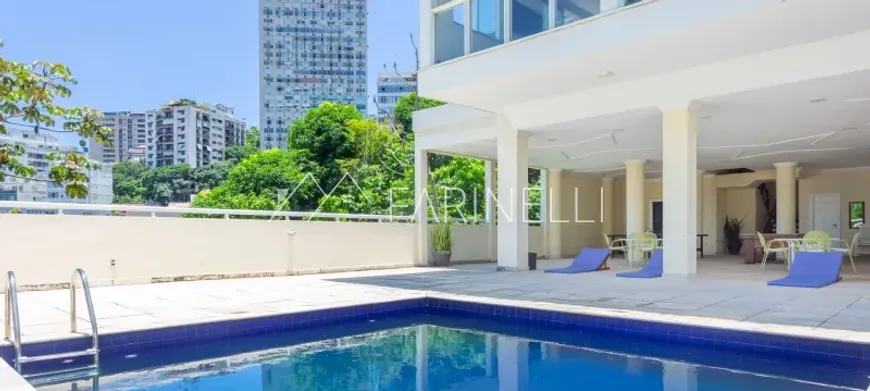 Foto do imóvel - Casa de quatro andares com elevador privativo e vista para o Leblon e Cristo.