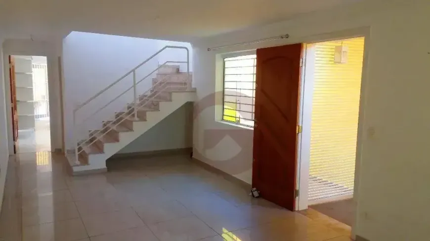 Foto do imóvel - Sobrado à venda com 3 quartos, 3 suítes, 140 m², 4 banheiros e 4 vagas próximo ao Metrô São.
