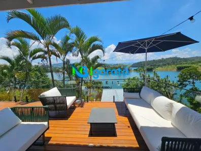 Fazenda / Sítio / Chácara com 3 Quartos à venda, 228m² no Centro, Igaratá