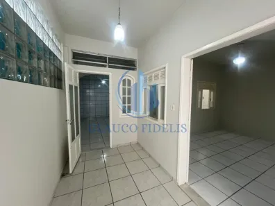 Casa de Vila com 2 Quartos para alugar, 65m² no Centro, Macaé
