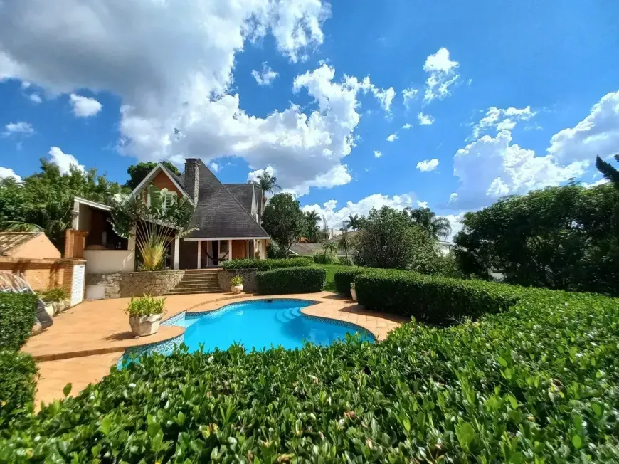 Foto do imóvel - Casa à venda com 4 quartos, 2 suítes, 650 m², 3 banheiros e 6 vagas na garagem em
