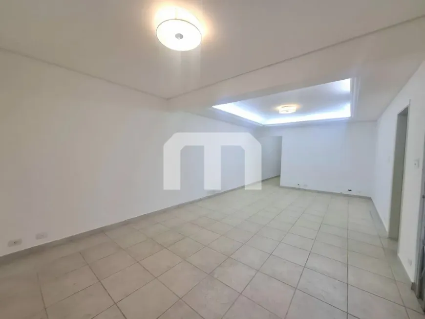 Foto do imóvel - Casa à venda com 3 quartos, 1 suíte, 160 m², 3 banheiros e 2 vagas na garagem em