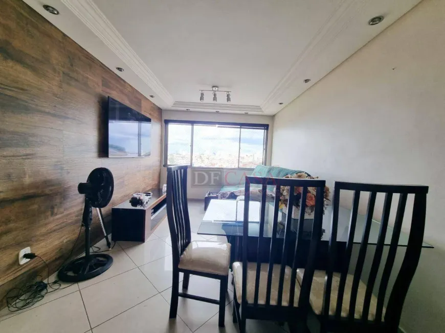 Foto do imóvel - Apartamento para alugar com 2 quartos, 1 banheiro e armários na cozinha em