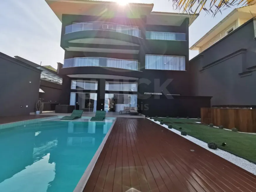 Foto do imóvel - Casa para alugar com 6 quartos, 4 suítes, 1500 m², 6 banheiros e 9 vagas na garagem em