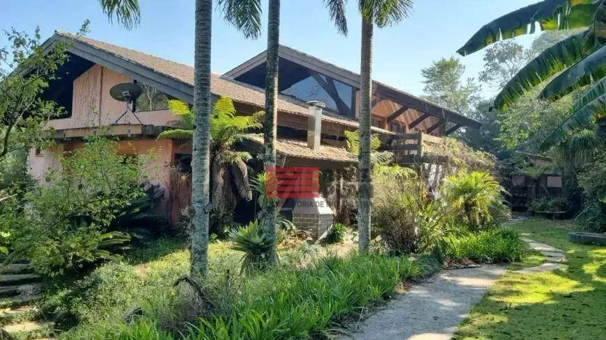 Foto do imóvel - Casa à venda ou para alugar com 5 quartos, 5 suítes, 8 banheiros, 8 vagas na garagem e 900 m².