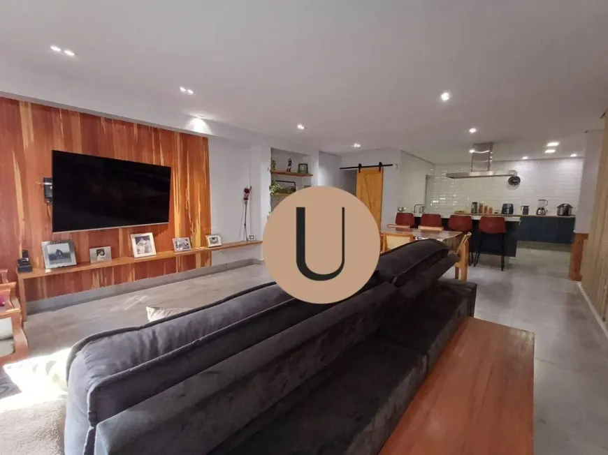 Foto do imóvel - Sobrado à venda com 3 quartos, 3 suítes, 250 m², 5 banheiros e 4 vagas na garagem em