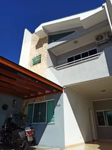 Sobrado com 3 Quartos à venda, 162m² no Zona 28, Maringá