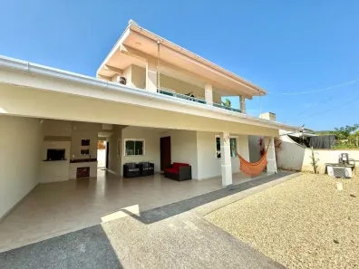 Sobrado com 4 Quartos à venda, 211m² no Centro, Navegantes