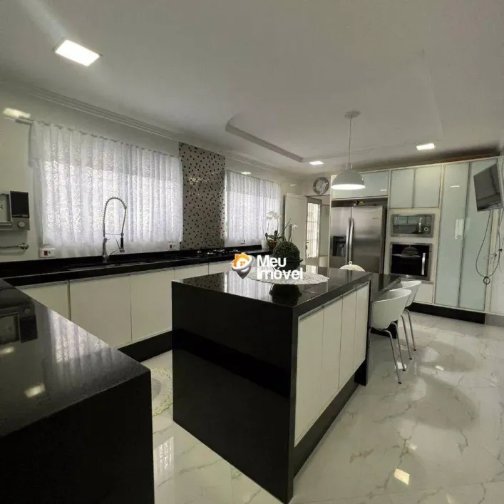 Foto do imóvel - Sobrado à venda com 3 quartos, 1 suíte, 370 m², 5 banheiros e 3 vagas em