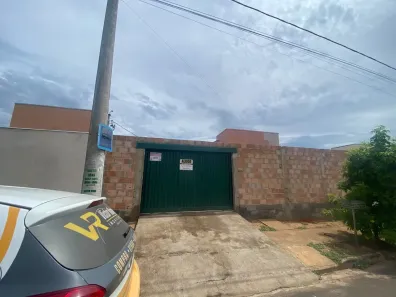 Casa com 2 Quartos para alugar, 10m² no Centro, Araxá