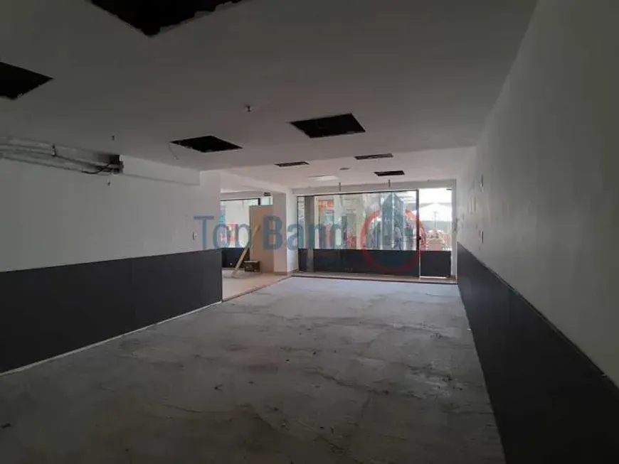 Foto do imóvel - Imóvel comercial à venda com 200 m², 1 banheiro e 2 vagas na garagem em