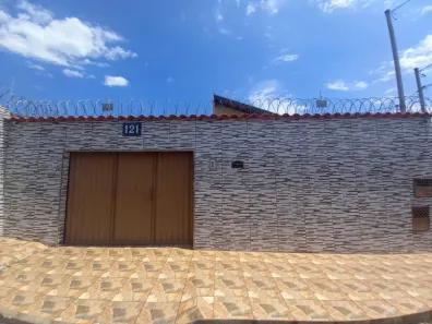 Casa com 2 Quartos à venda, 77m² no Jardim Triângulo, Uberaba