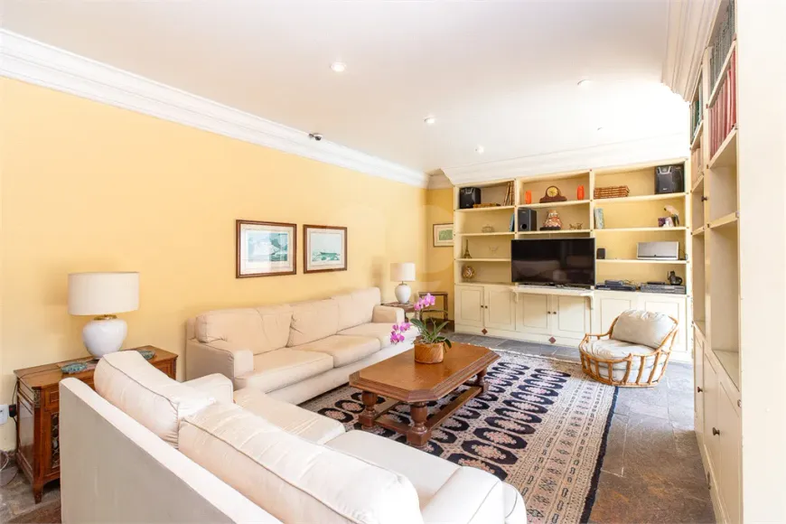 Foto do imóvel - Casa para alugar com 4 quartos, 2 suítes, 517 m², 6 banheiros e 8 vagas na garagem em