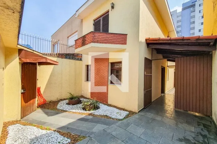 Foto do imóvel - Casa à venda com 3 quartos, 1 suíte, 156 m², 2 banheiros e 3 vagas, próximo ao Metrô Santos.