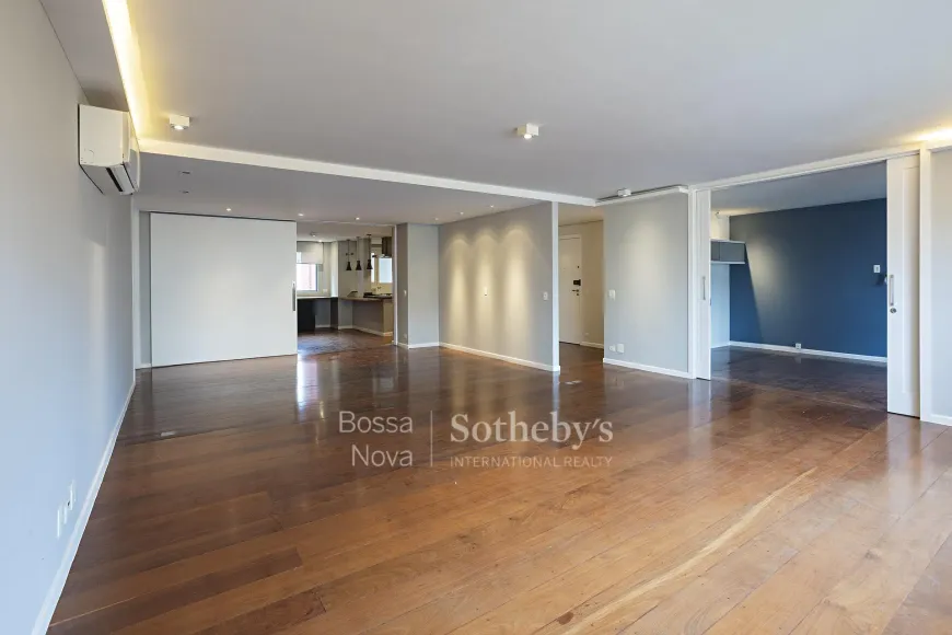 Foto do imóvel - Apartamento para alugar com 2 quartos, 2 banheiros, 2 vagas na garagem, elevador no condomínio.