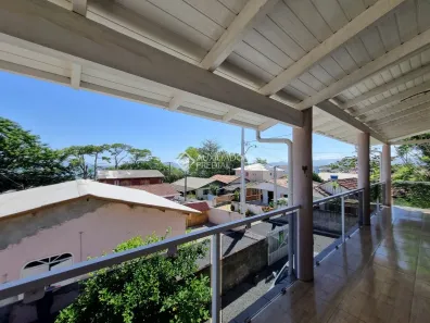 Sobrado com 4 Quartos à venda, 250m² no Centro, Imaruí