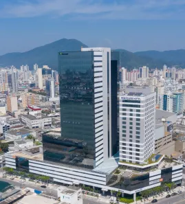 Conjunto Comercial / Sala para alugar, 609m² no Centro, Itajaí