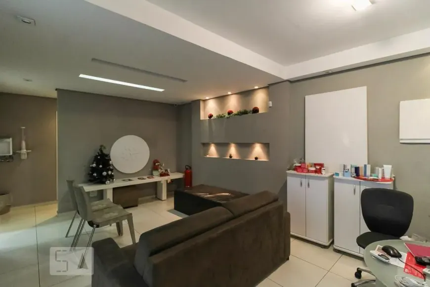Foto do imóvel - Casa à venda com 7 quartos, 2 suítes, 4 banheiros, 320 m², 2 vagas na garagem e varanda em