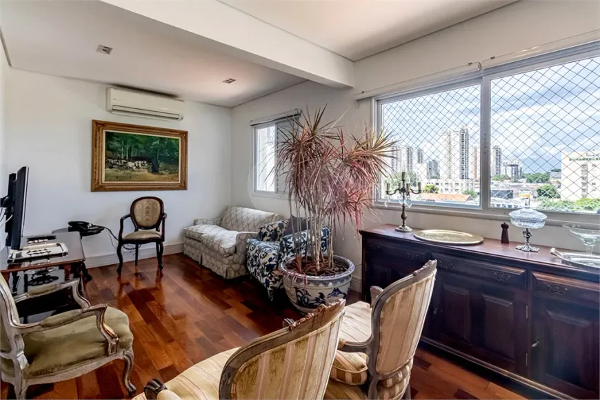Foto do imóvel - Apartamento à venda com 3 quartos, 3 suítes, 180 m², 5 banheiros e 4 vagas, próximo à Estação.