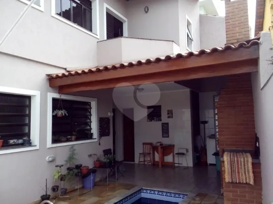 Foto do imóvel - Sobrado à venda com 4 quartos, 2 suítes, 5 banheiros e piscina no condomínio em