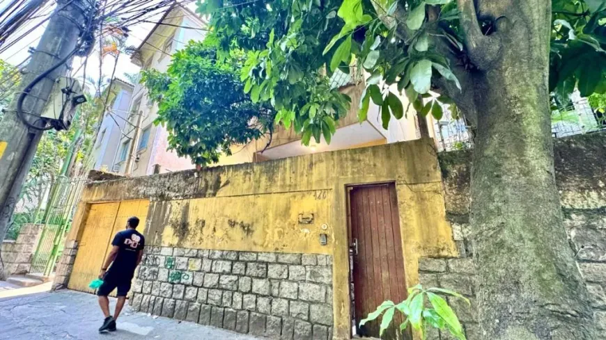 Foto do imóvel - Casa de condomínio para alugar com 9 quartos, 4 banheiros, 1 vaga na garagem e ar-condicionado.