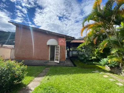 Casa com 5 Quartos à venda, 600m² no Valparaíso, Petrópolis