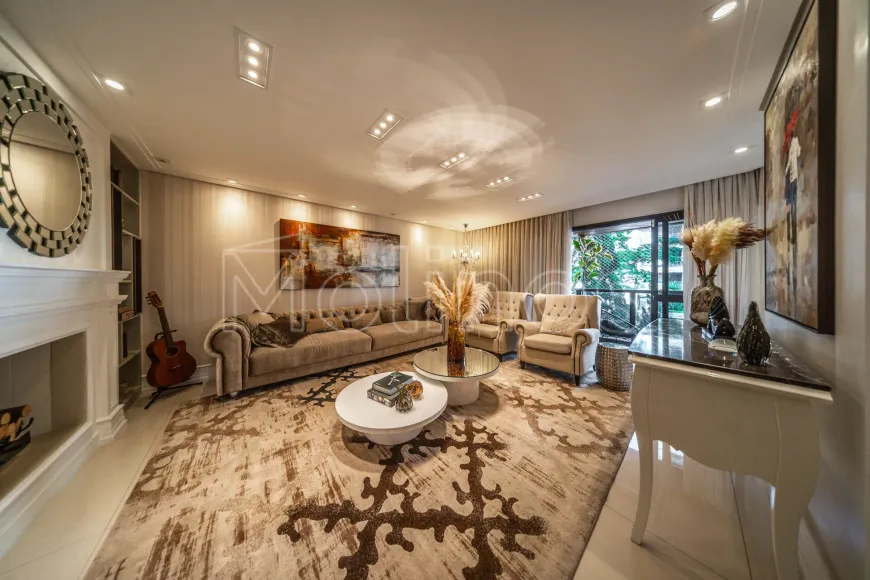 Foto do imóvel - Apartamento à venda com 3 quartos, 3 suítes, 200 m², 5 banheiros e 3 vagas em