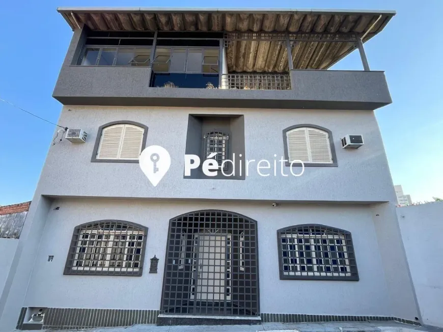 Foto do imóvel - Casa para alugar com 3 quartos, 1 suíte, 2 vagas na garagem e 240 m² em