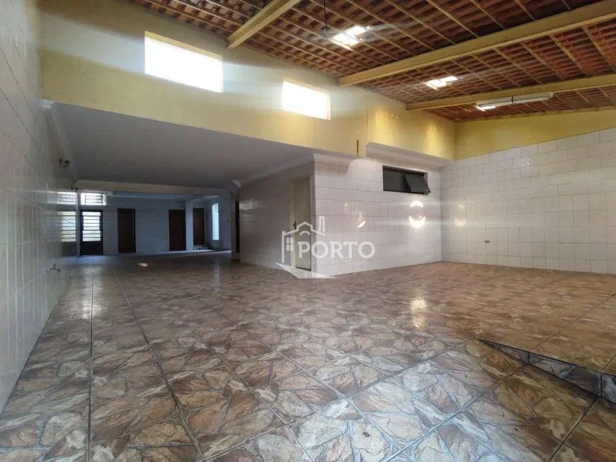 Foto do imóvel - Casa à venda com 2 quartos, 1 suíte, 256 m², 5 banheiros e 5 vagas na garagem em