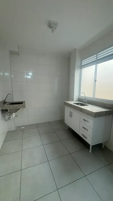 Foto do imóvel - Apartamento para alugar com 2 quartos, 1 banheiro, 1 vaga na garagem, aceita animais e piscina.