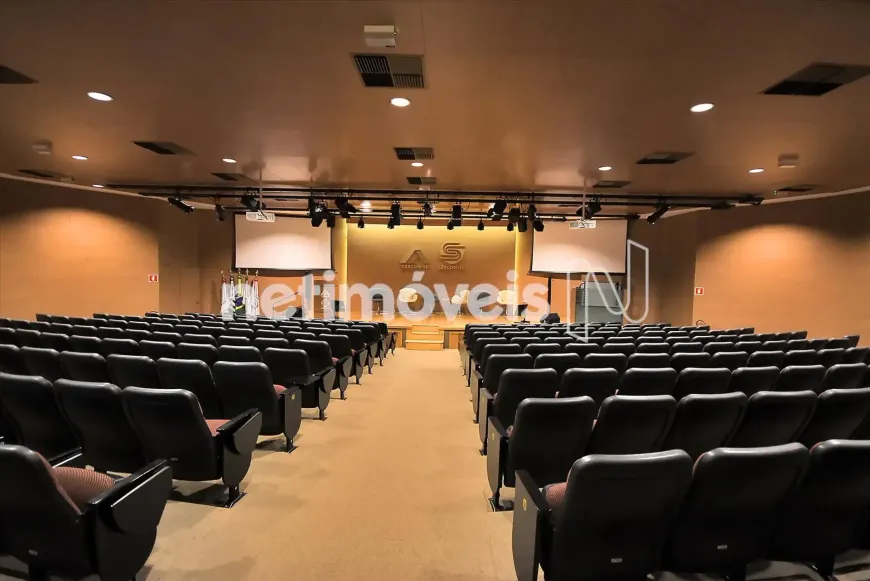 Foto do imóvel - Prédio inteiro para alugar com 4504 m², 10 banheiros e 70 vagas na garagem próximo à Estação.
