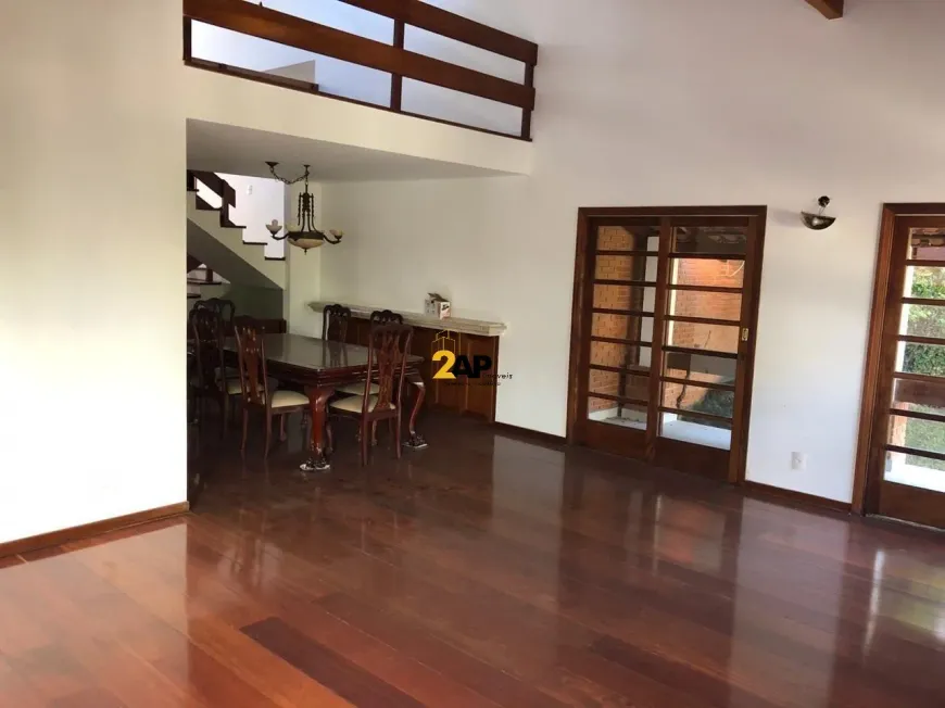 Foto do imóvel - Sobrado para alugar com 3 quartos, 3 suítes, 380 m², 4 vagas na garagem e condomínio com.