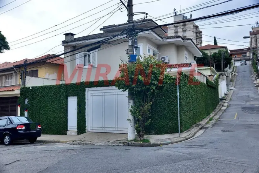 Foto do imóvel - Sobrado à venda com 3 quartos, 3 suítes, 230 m², 5 banheiros e 3 vagas na garagem em