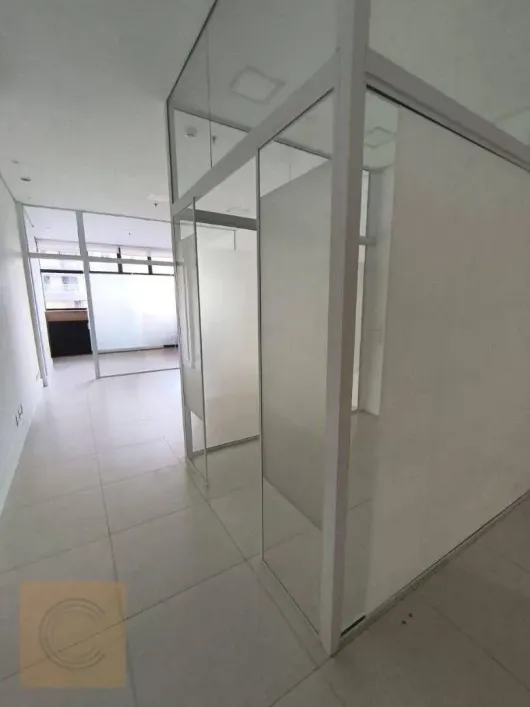 Foto do imóvel - Sala/Conjunto/Escritório para alugar com 48 m², 1 banheiro, ar-condicionado e 1 vaga na garagem.
