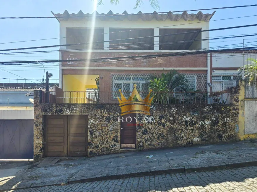 Foto do imóvel - Casa à venda com 3 quartos, 3 banheiros, 230 m² e 2 vagas na garagem em