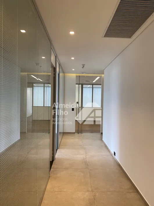Foto do imóvel - Sala/Conjunto/Escritório para alugar com 1 quarto, 1 suíte, 366 m², 4 banheiros e 12 vagas.