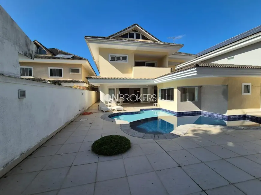 Foto do imóvel - Casa de condomínio à venda com 4 quartos, 4 suítes, 669 m², 7 banheiros e 3 vagas na garagem em