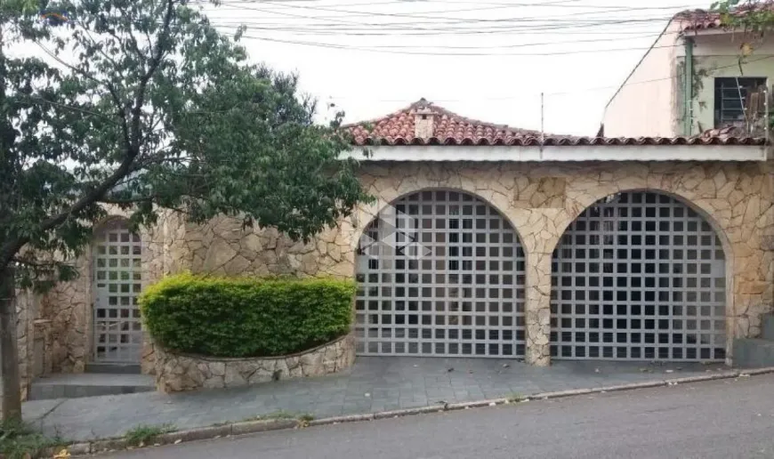 Foto do imóvel - Casa à venda com 4 quartos, 3 suítes, 250 m², de 4 a 5 banheiros, 3 vagas e quintal aceita.