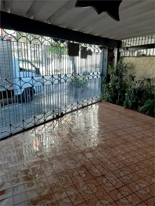 Foto do imóvel - Sobrado à venda com 2 quartos, 2 banheiros, 2 vagas e quintal em