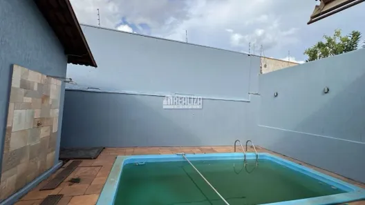Casa com 3 Quartos para alugar, 312m² no Olinda, Uberaba