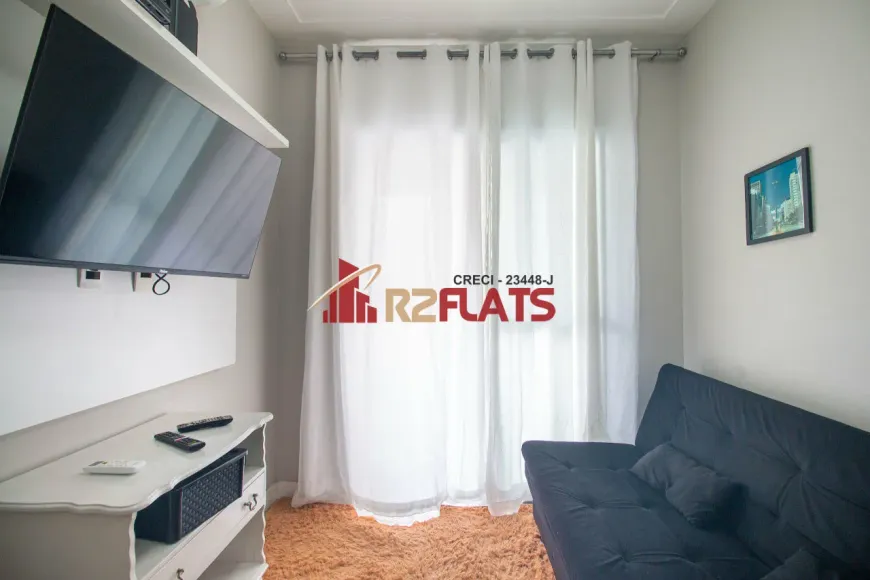 Foto do imóvel - Flat à venda mobiliado com 1 quarto, 1 suíte, 1 banheiro e 1 vaga próximo ao Metrô Palmeiras.