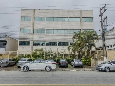 Galpão / Depósito / Armazém para venda ou aluguel, 1750m² no Centro, Diadema