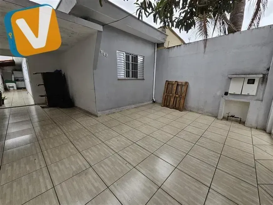 Foto do imóvel - Casa à venda com 2 quartos, 1 banheiro e 3 vagas na garagem em