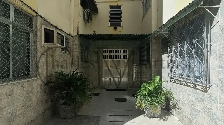 Foto do imóvel - Apartamento à venda com 2 quartos, aceita animais e próximo à Estação Olaria em