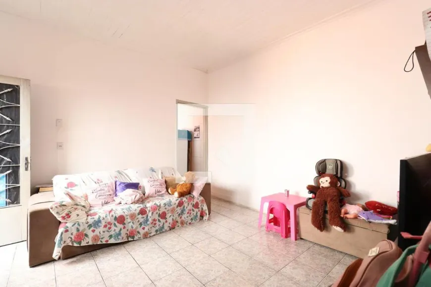 Foto do imóvel - Casa à venda com 3 quartos, 1 suíte, 120 m², 3 banheiros e 4 vagas próxima à Estação Domingos.
