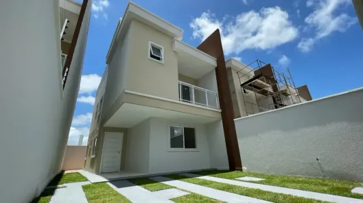 Sobrado com 4 Quartos à venda, 151m² no Centro, Eusébio
