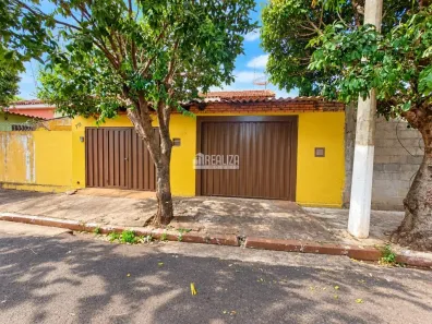 Casa com 2 Quartos para alugar, 100m² no Centro, Aramina