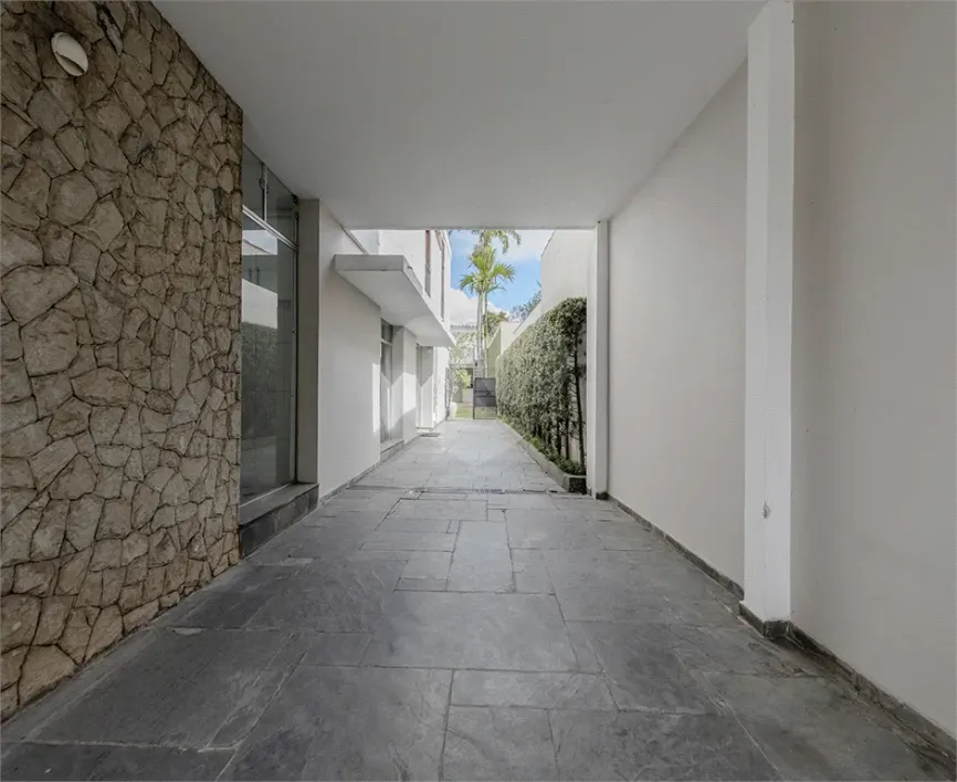 Foto do imóvel - Sobrado à venda com 4 quartos, 2 suítes, 500 m², 5 banheiros e 6 vagas, próximo à Estação.